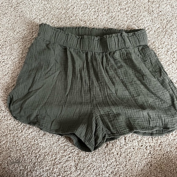Universal threads green shorts - Picture 1 of 5